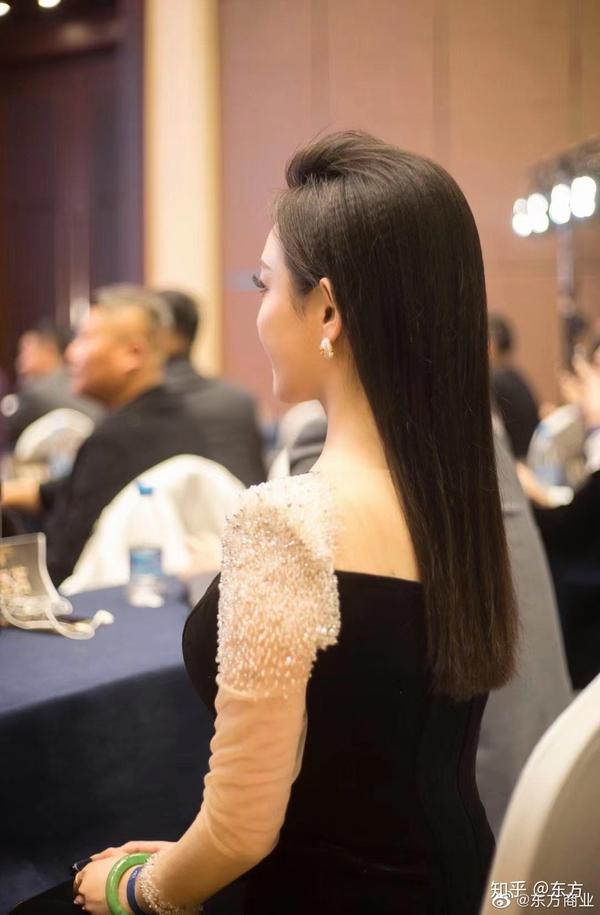 2020～亚洲时尚人物大典,亚洲杰出女歌手:"李铭雪"获此殊荣!
