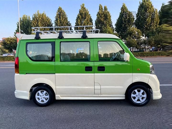 说一说面包车改色,越来越多车主选择轻色系,浅蓝和淡绿成为主流