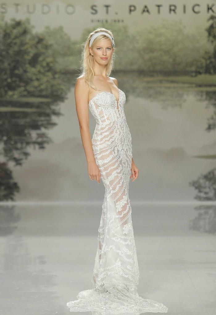 事业回春的kk走起婚纱秀.