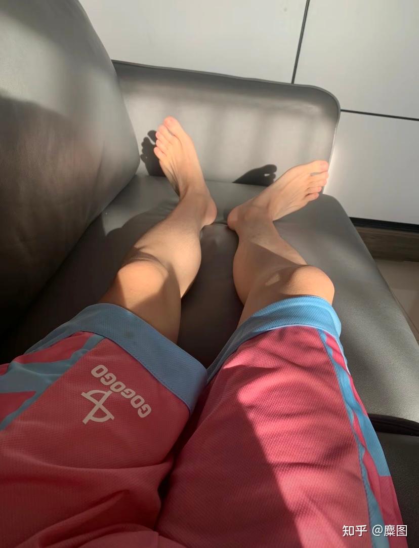 男生的脚什么样算好看