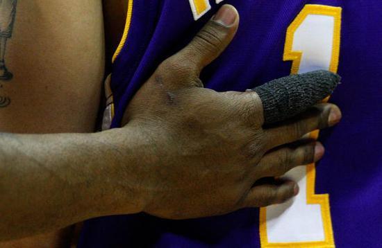 七根手指六记绝杀第五个冠军谨以此献给科比的42岁生日这是你最伟大的