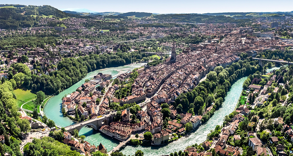 瑞士作为一个多山的内陆国,地形崎岖,几乎没有平原,为什么人口密度比