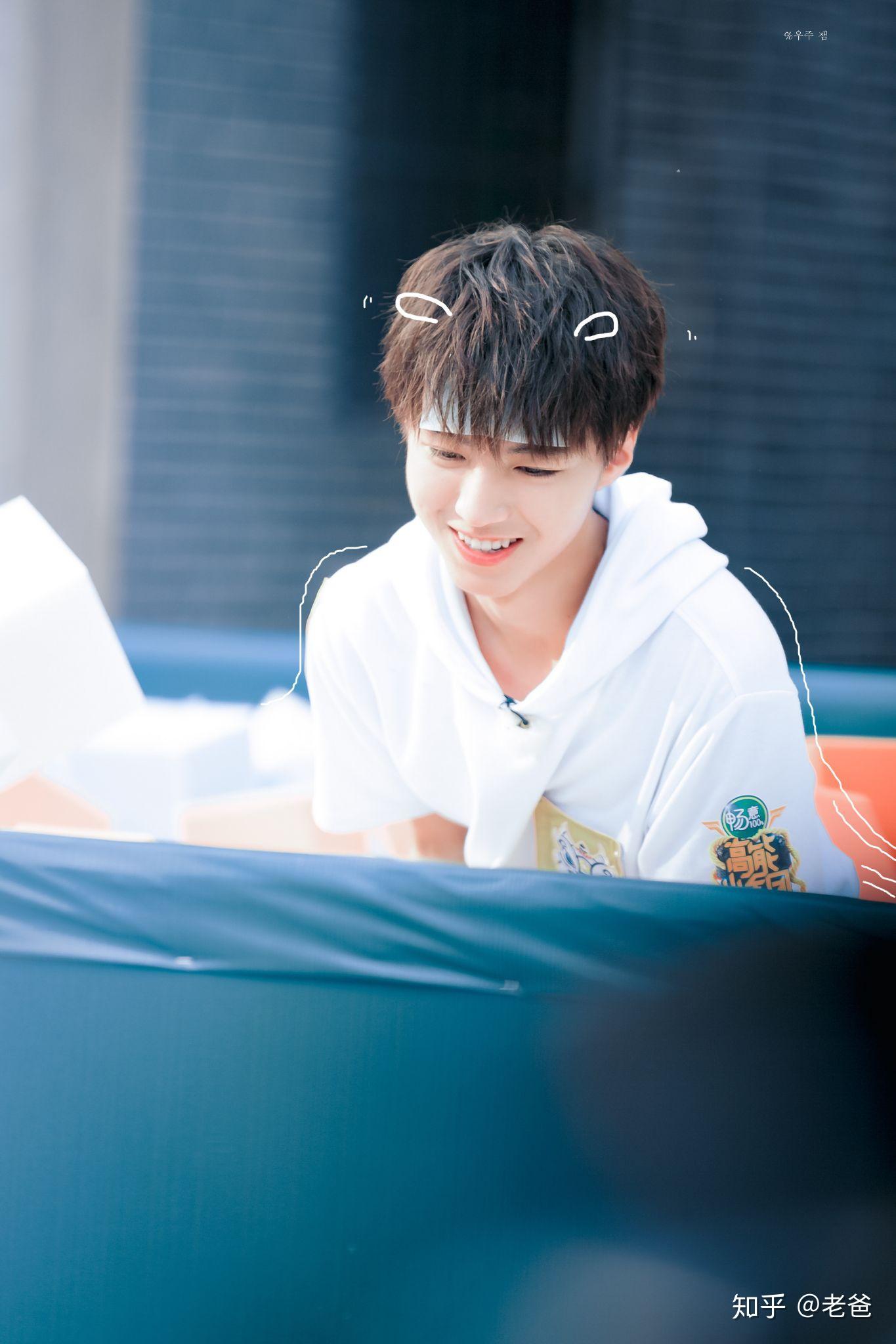 姐妹们有没有王俊凯比较可爱比较萌的图片