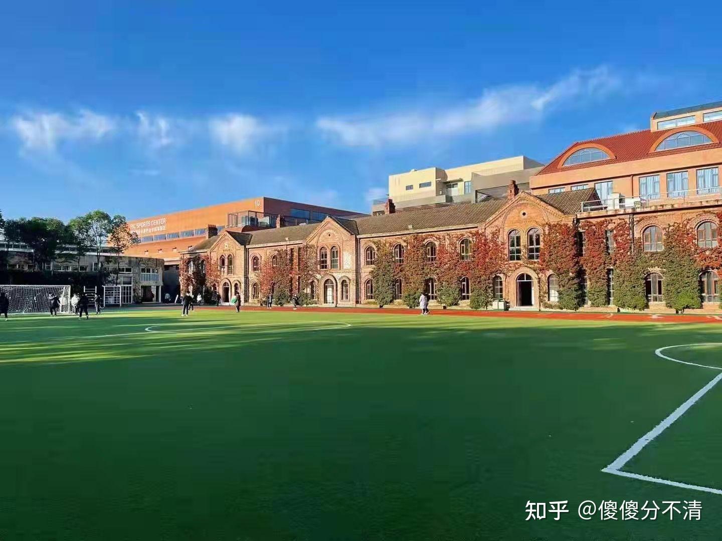 单招有点纠结要不要报国际标榜职业学院,想了解一下教学质量和环境?