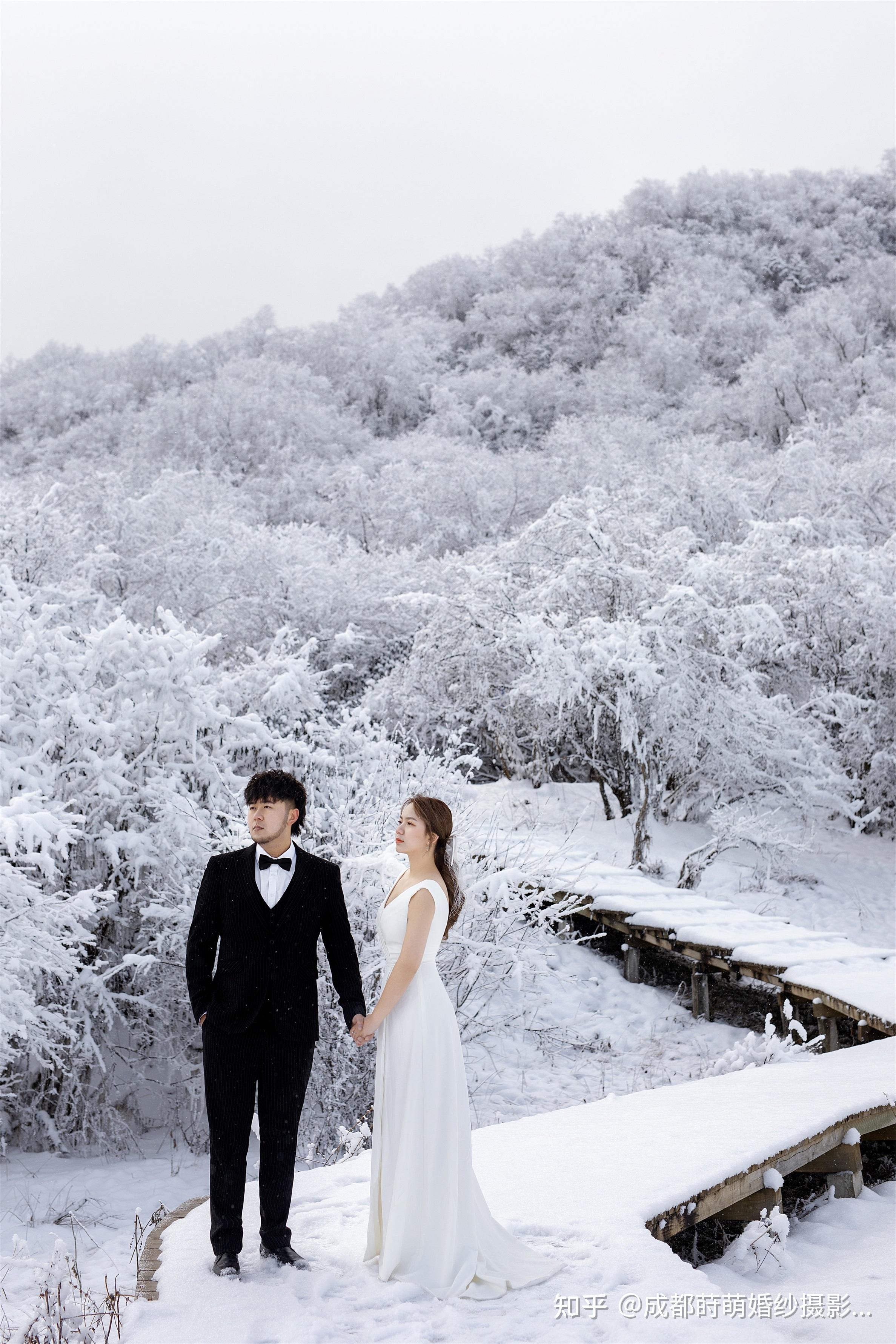 雪景婚纱照随着春暖花开雪景也成最亮眼的那抹颜色