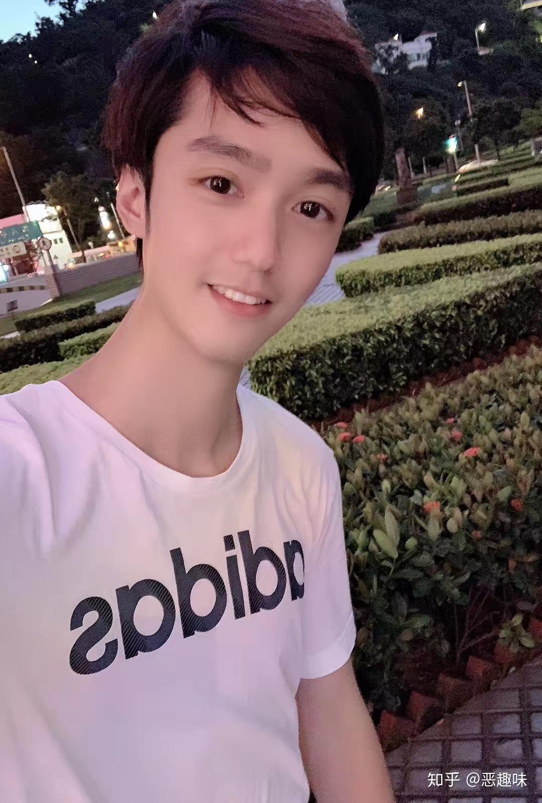 男生长了一张娃娃脸是种怎样的体验