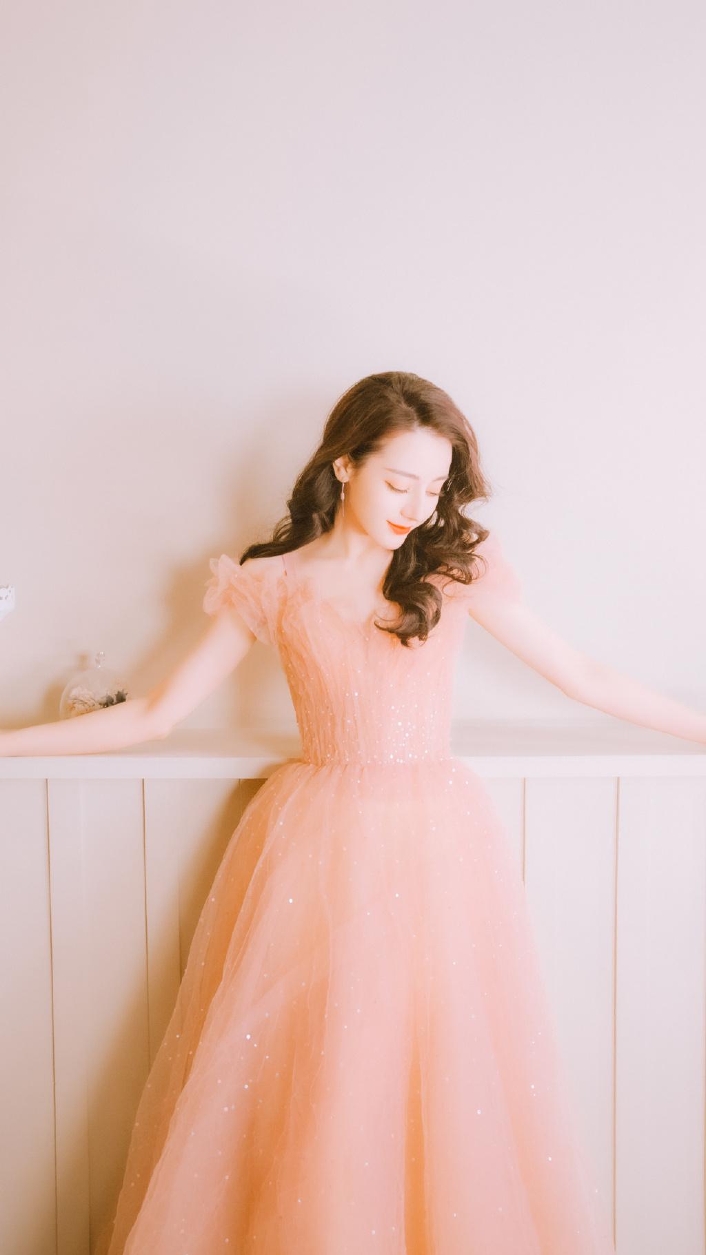 迪丽热巴壁纸笑靥如花好有感染力啊第一眼就让人心动