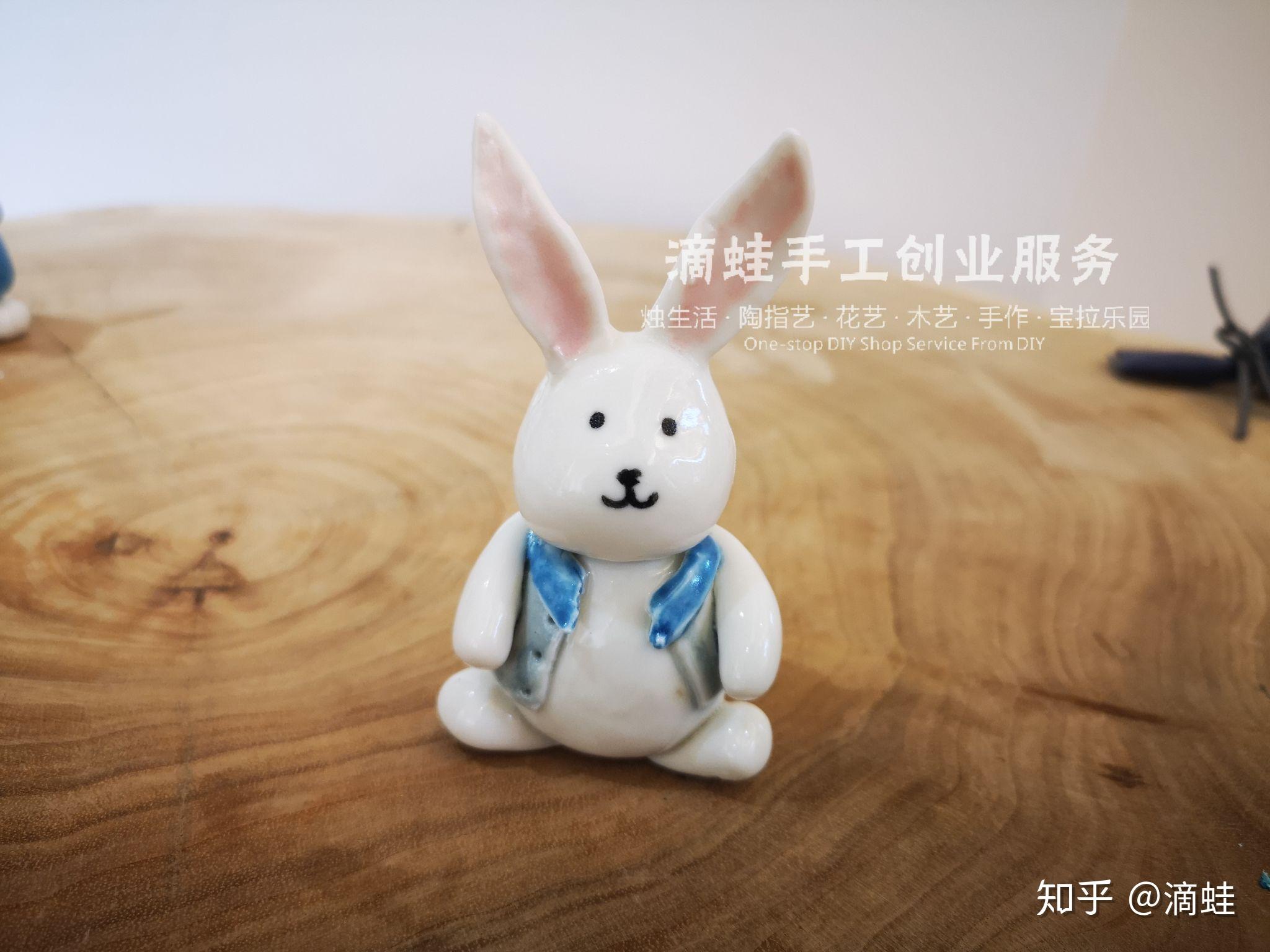 小兔子乖乖捏塑卡通陶艺分享