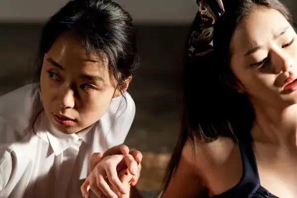 韩国私密电影《下女》,浴缸展开的阶层角逐,给足了噱头和想象力 - 知乎