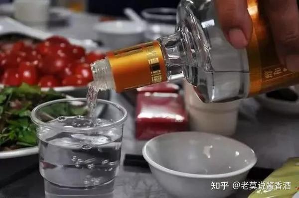 酒桌上倒酒的礼仪，你真的知道吗？ 知乎