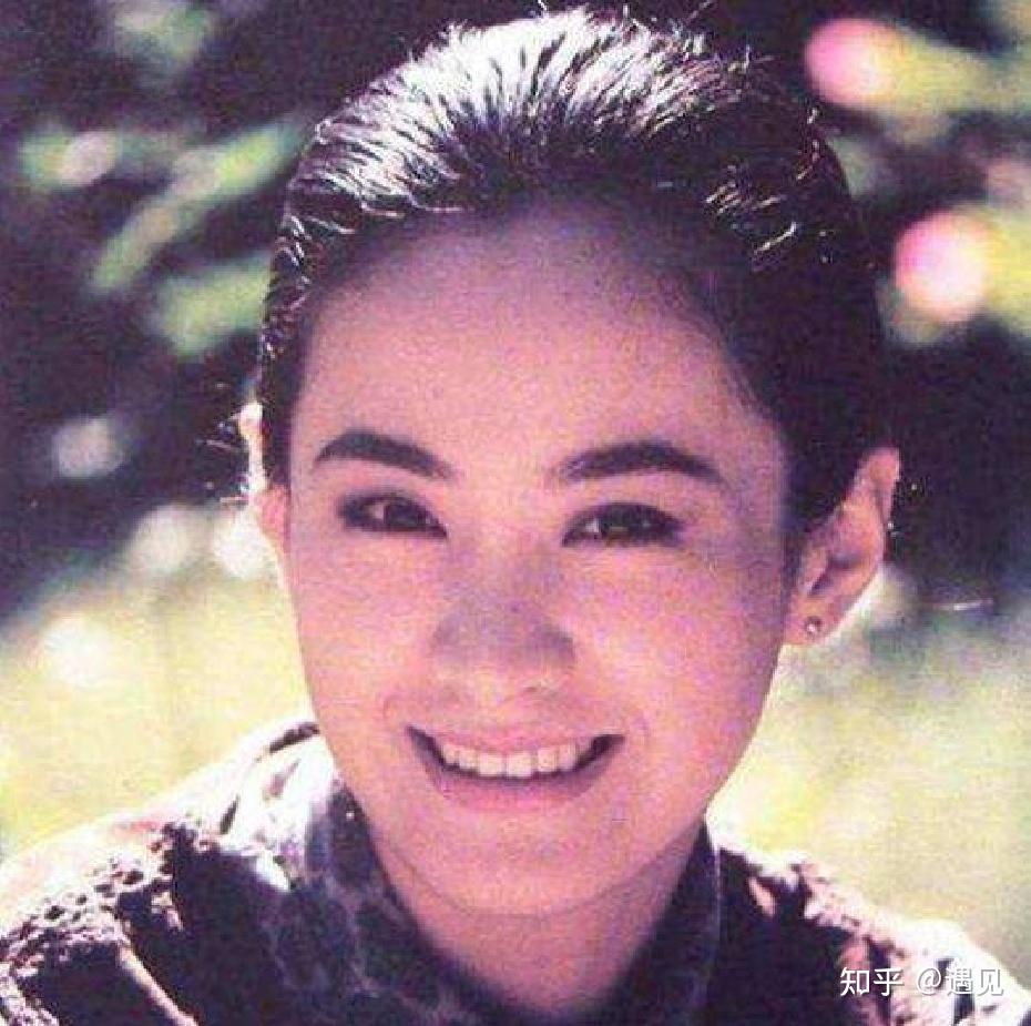 她曾是一代人的女神,与著名导演离婚后一直独身,55岁仍大气优雅 - 知乎
