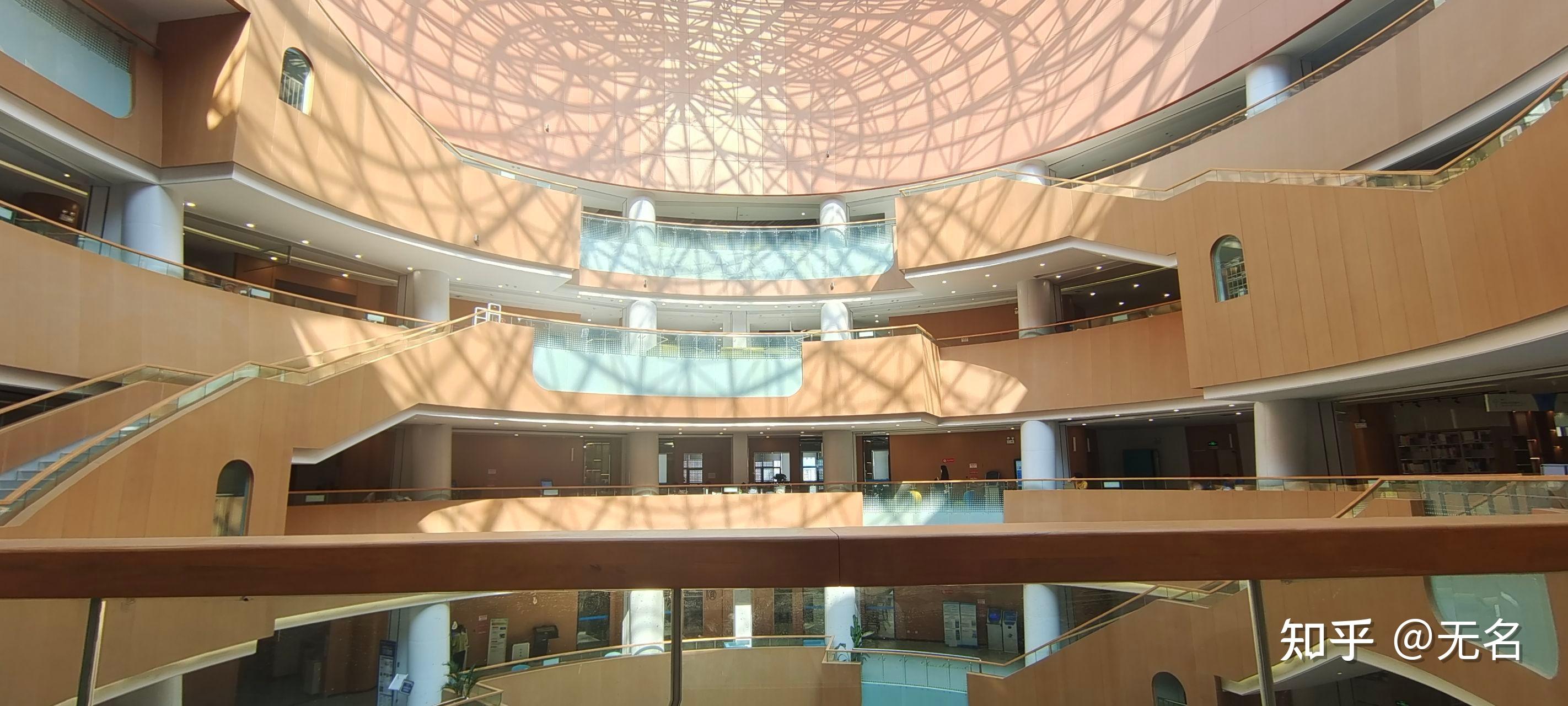 4.图书馆这些地方我没照片,但是设备都比较新,我就不评价了.3.