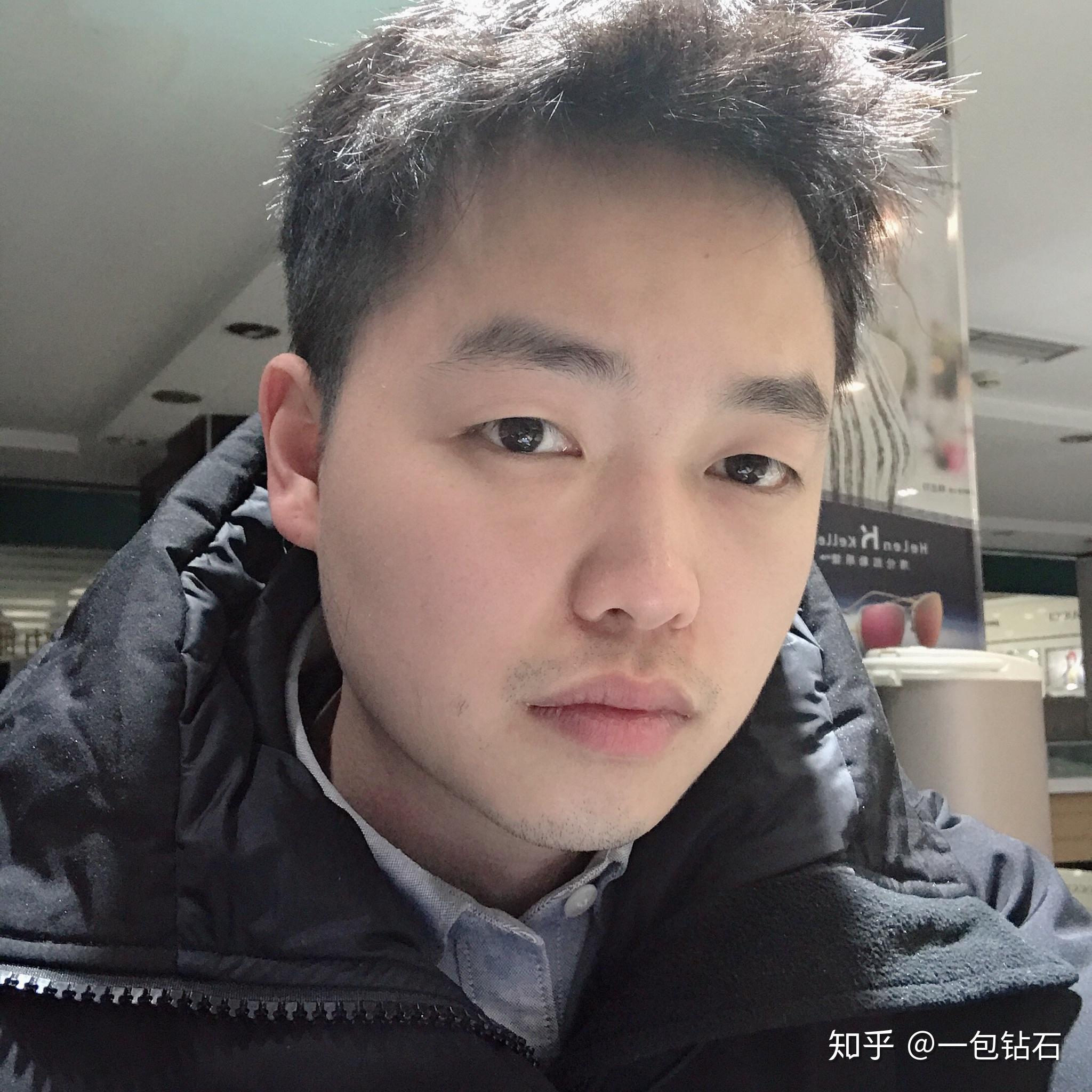 单眼皮的男生很帅气