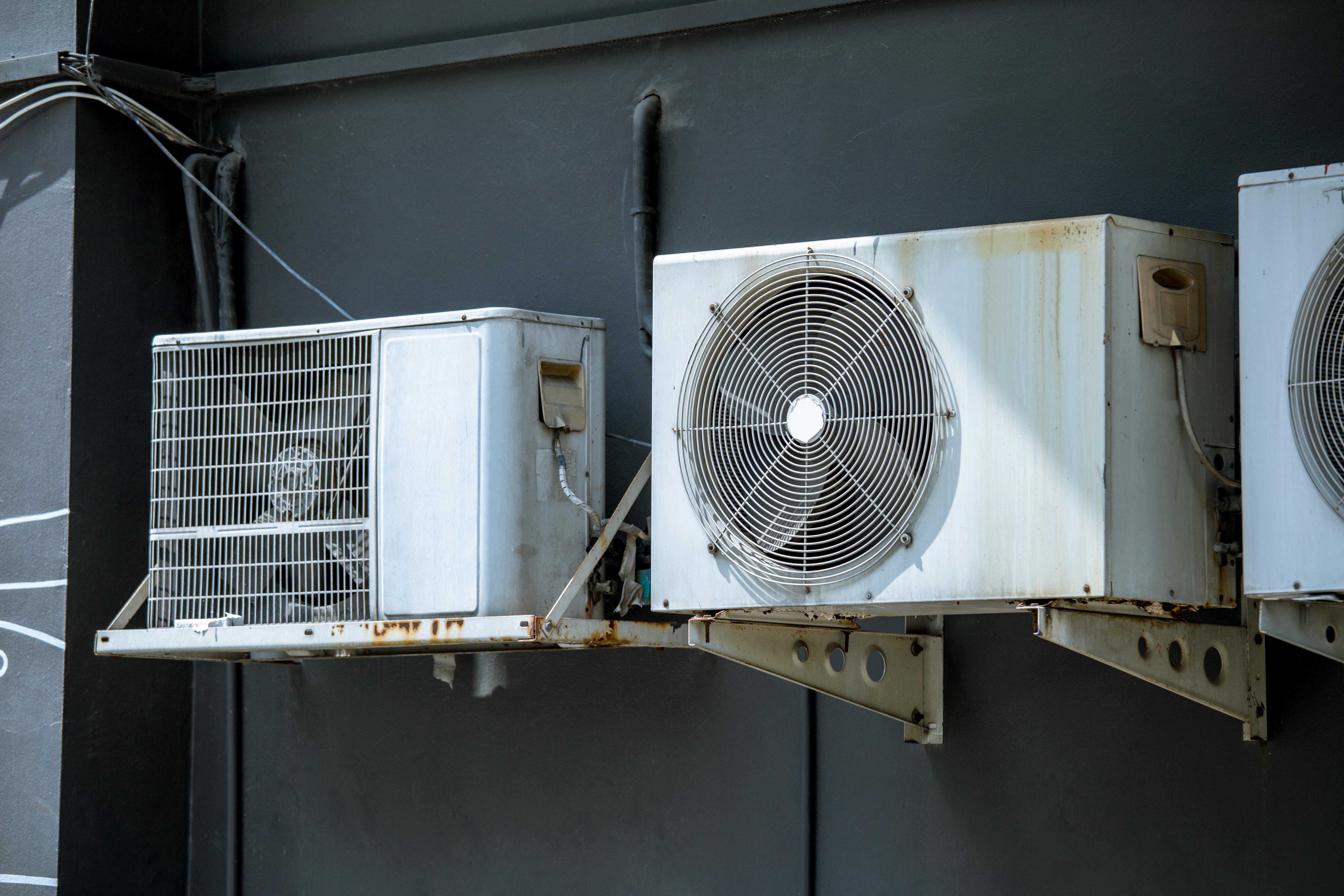 为了防止家电快速老化产生安全隐患,下面这些家用电器保养方法,可以学