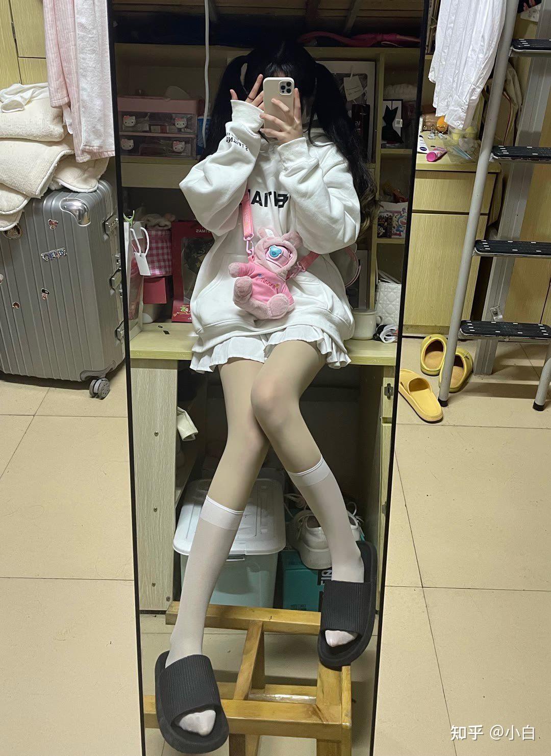 女孩子穿白袜能有多好看? - 知乎
