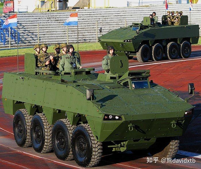 阿联酋轮式装甲车图片