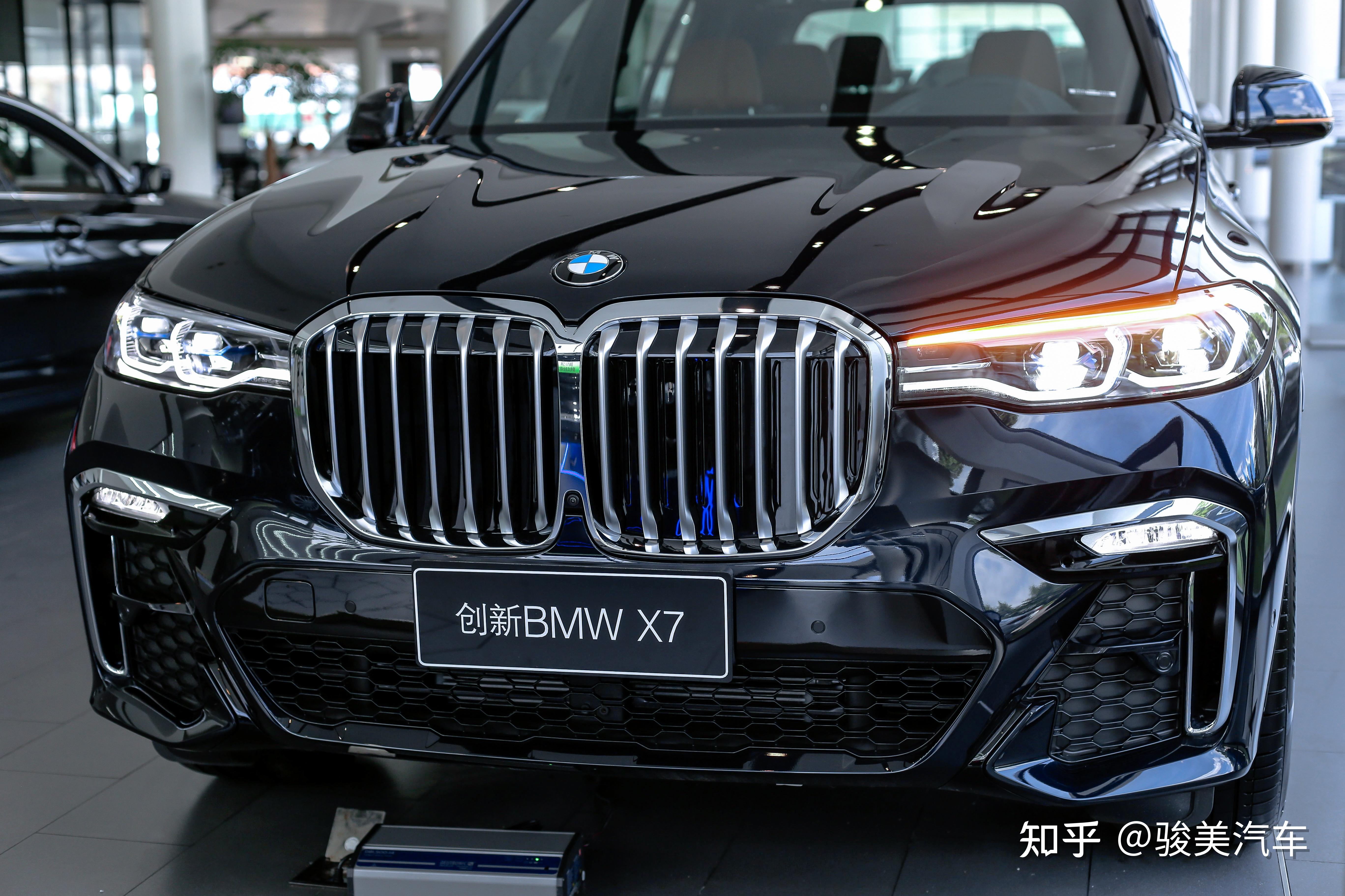 100万起售的宝马suv,搭3.0t l6动力,全系四驱,比奔驰gls还带劲