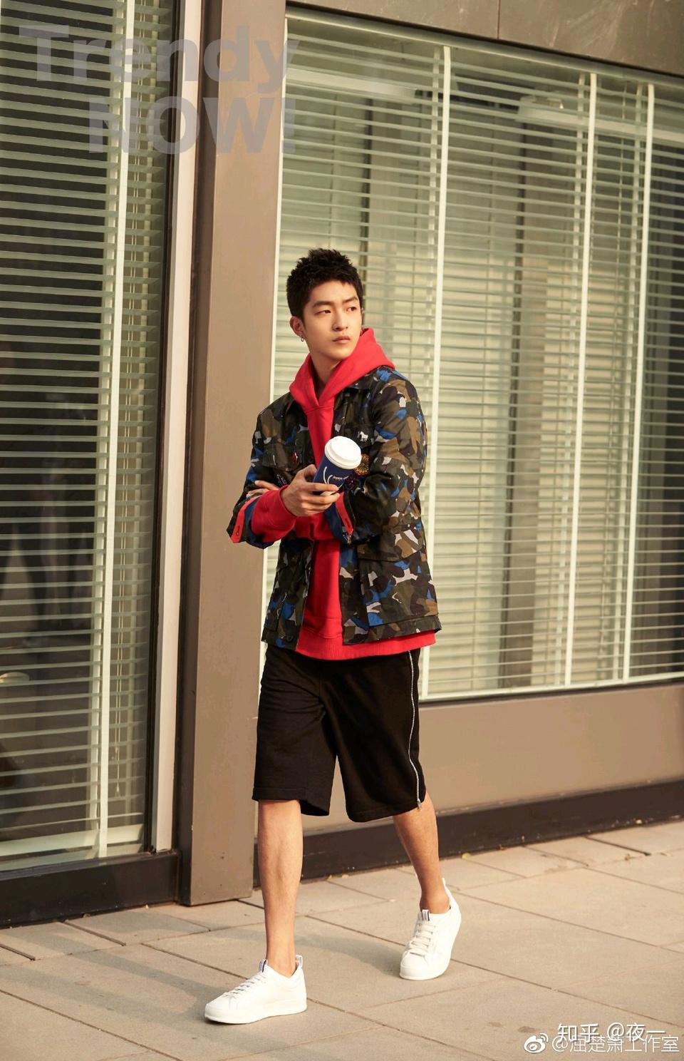 你认为屈楚萧最动人的照片是哪一张