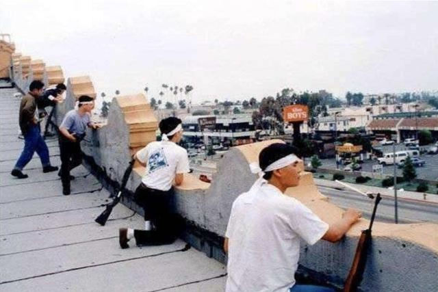 在屋顶作战的韩国人
