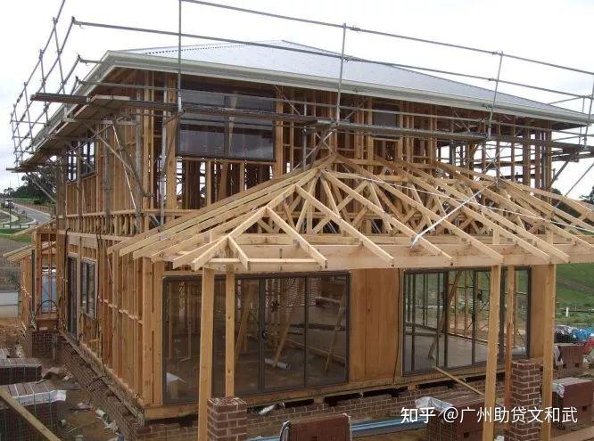 楼板,屋架等用木结构,一般是平层(1-3层),常用于农村的屋舍,庙宇等