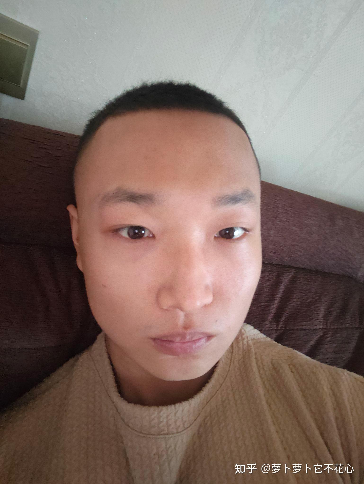 有没有长得丑的男生照片分享一下.我想知道什么样算丑 ?