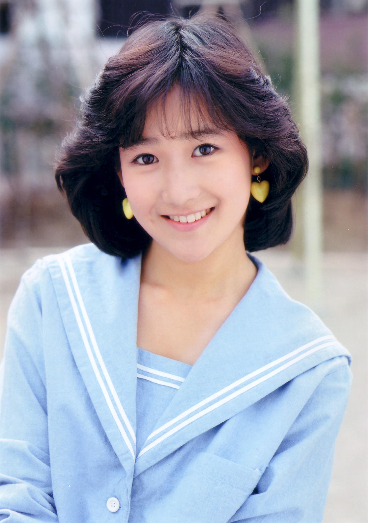 毫无悬念,有希子出道后一帆风顺,一路飙红.