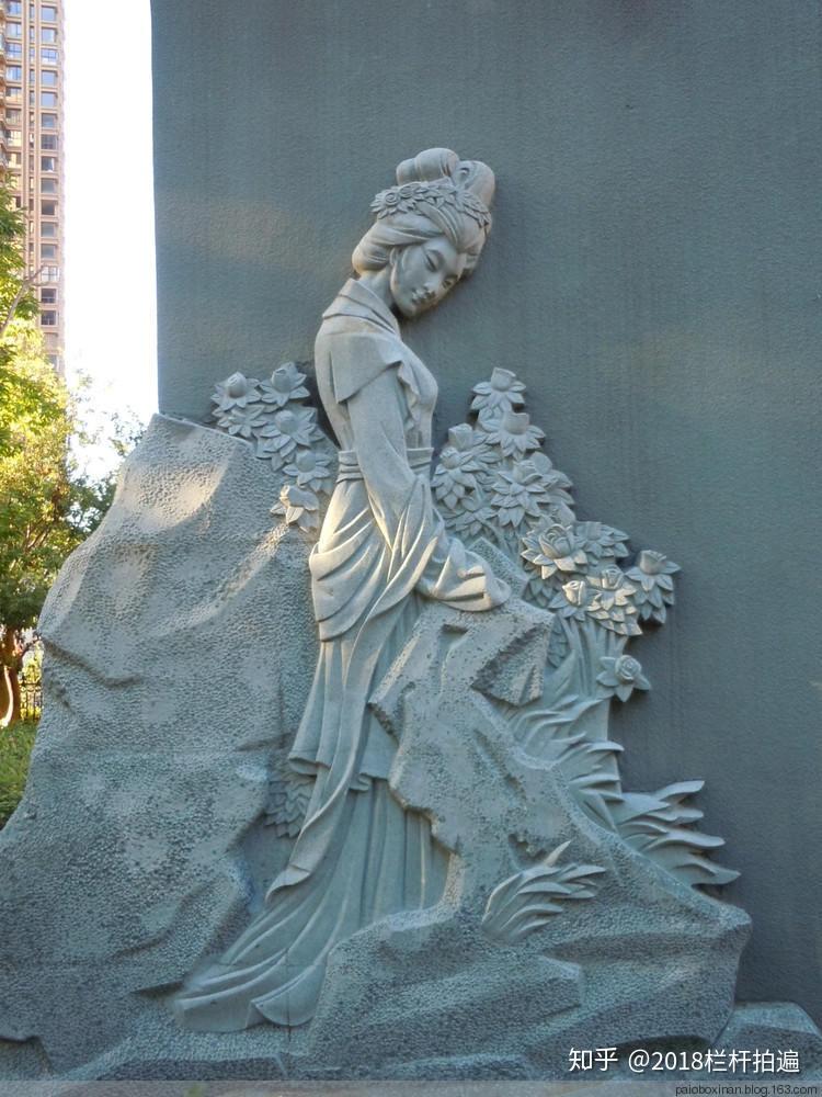 《西施山记》碑和西施事迹浮雕墙,西施山碑廊和乐伎雕像群