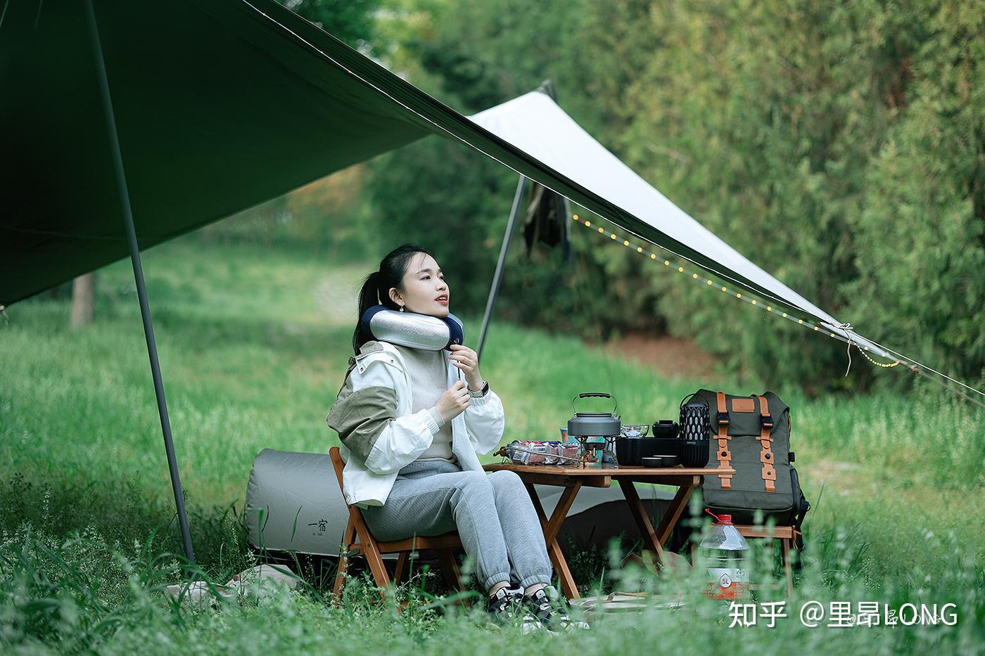 出门旅行，颈椎按摩枕助我恢复能量。