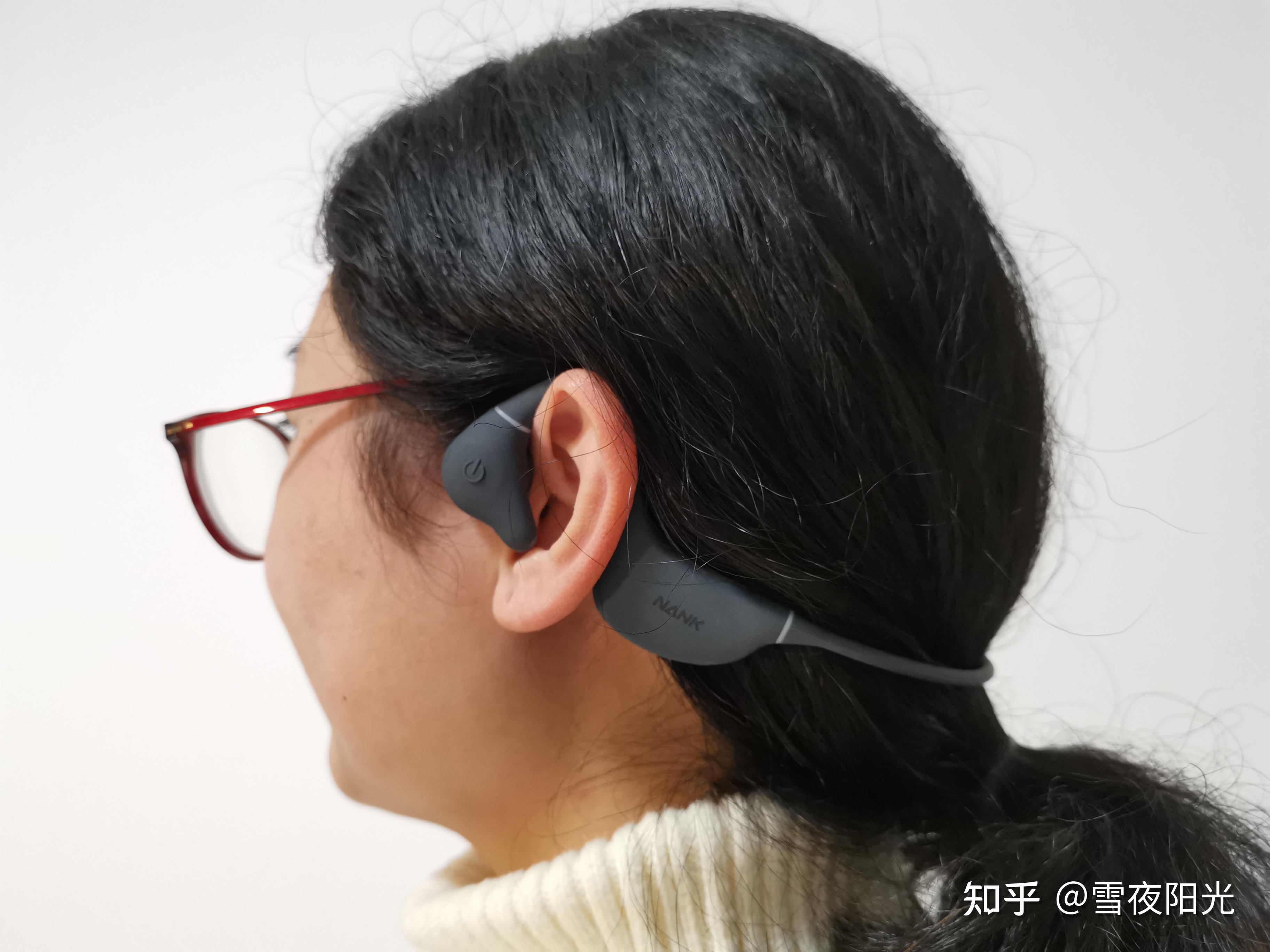 骨传导耳机的佩戴场景