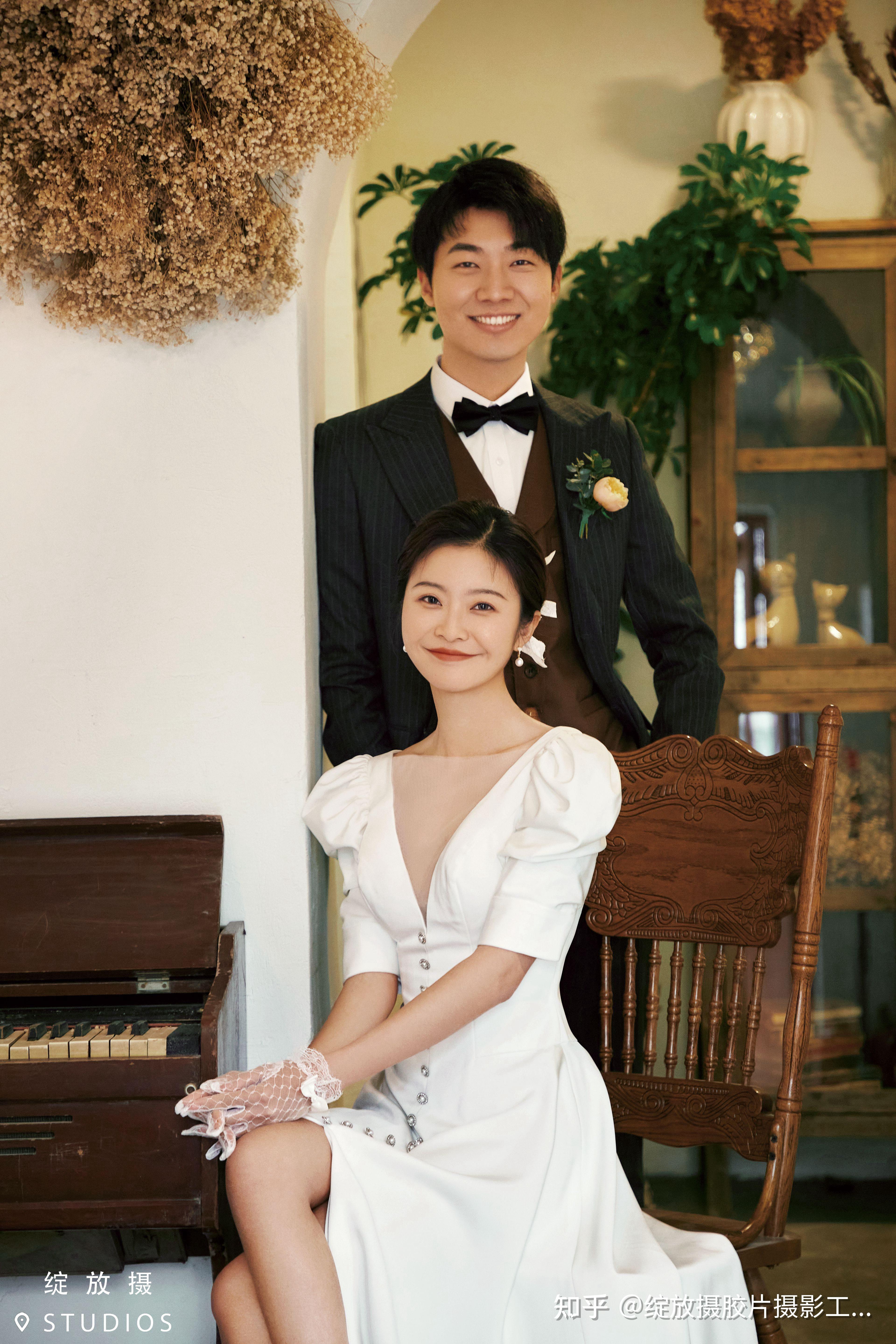 婚纱照套餐有一套衣服拍内景一套衣服拍外景的吗不想拍太多喜欢少而精