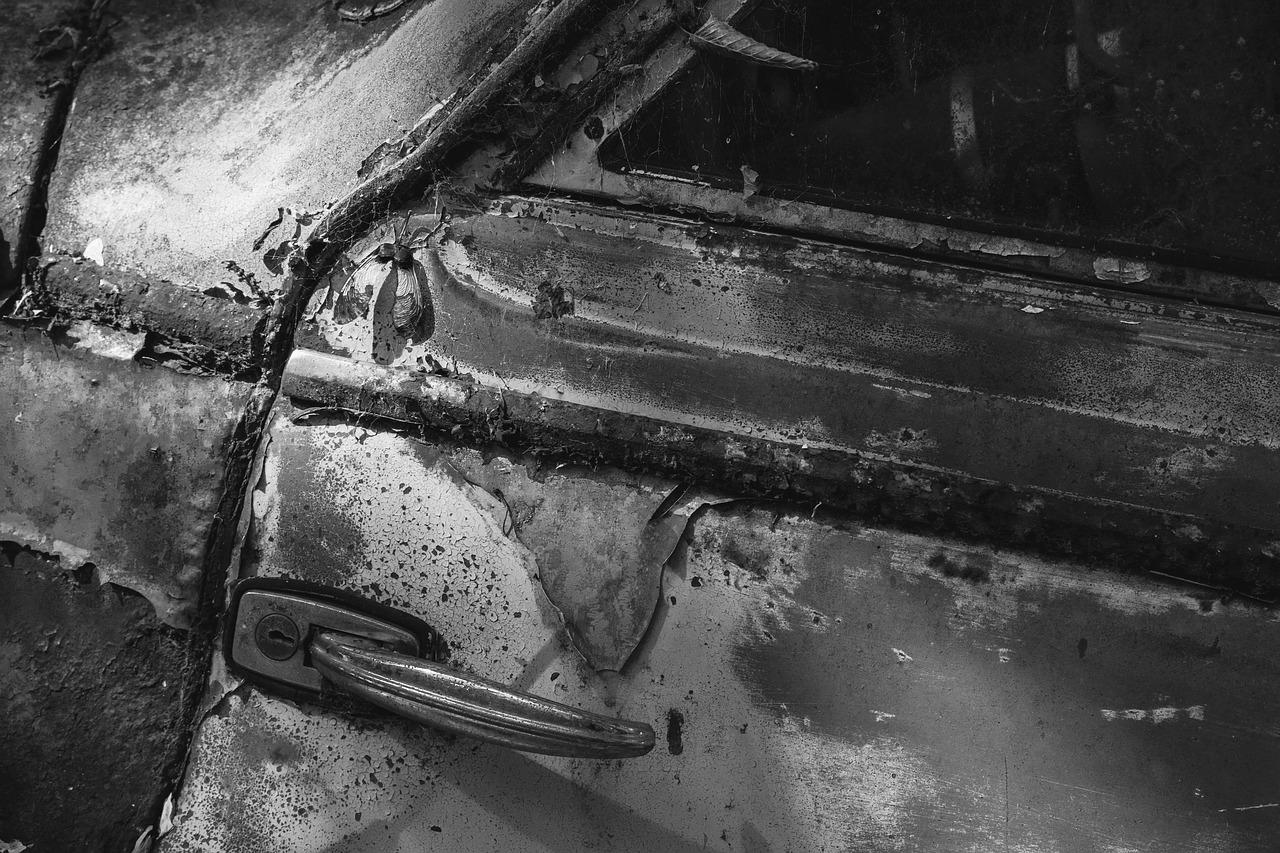 4. 食醋浸泡除锈