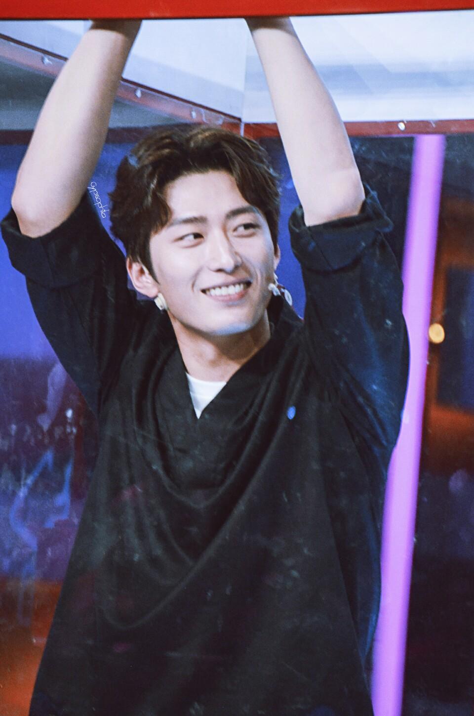 窦骁的美图或搞怪图有哪些?-窦骁帅照