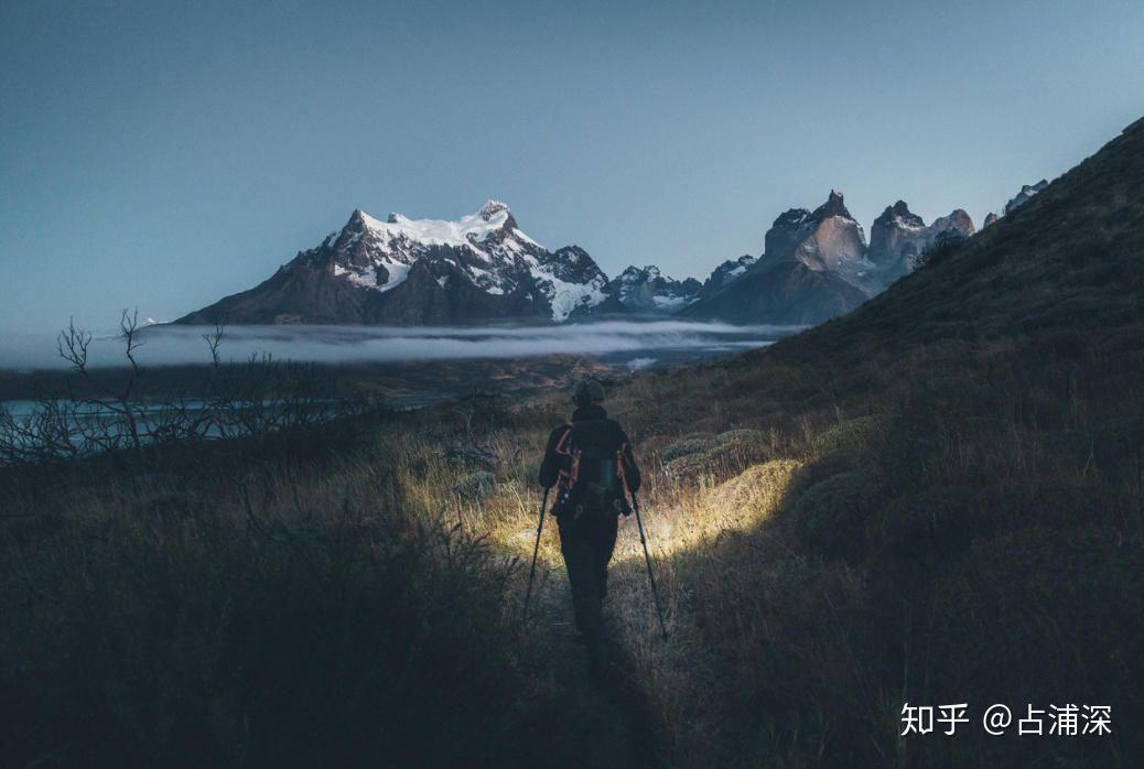 有哪些意境很孤独的壁纸类似一舟一人江上游或独钓寒江雪的那种谢谢