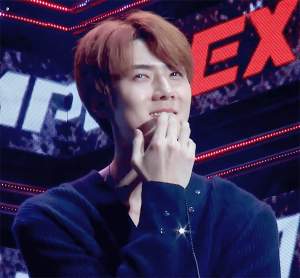 还有我本命吴世勋(╥_╥)我心里的南韩第一仙啦