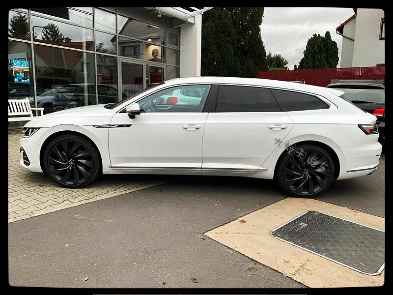 大众arteon旅行版很有运动范的旅行车开着拉风回头率高