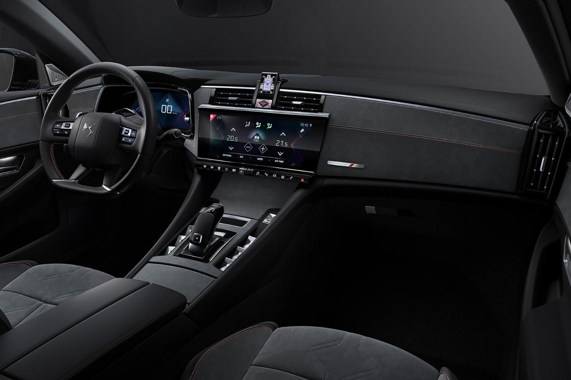 内饰风格,很 ds,很熟悉