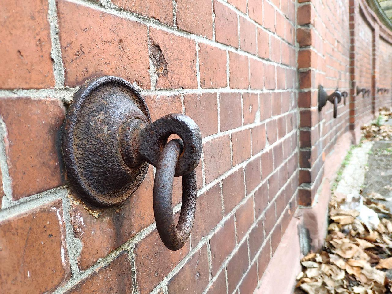 2. 防水层处理技巧