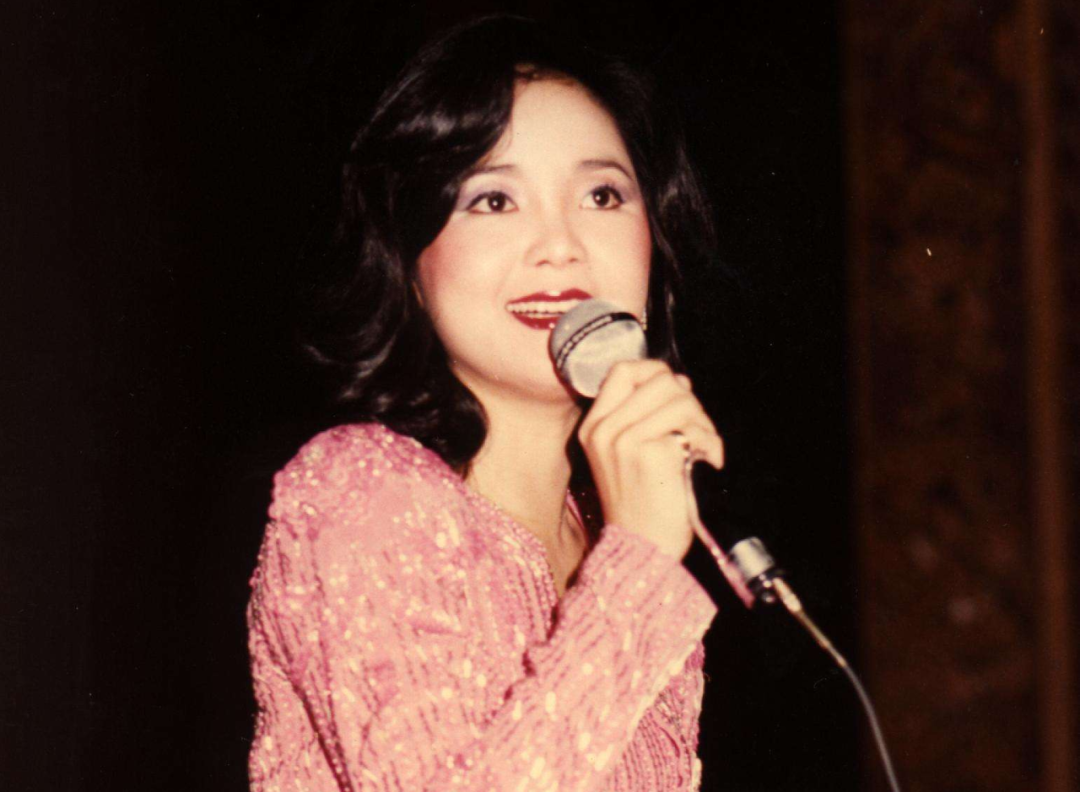 原因在于郭孔丞的奶奶郑格如,向邓丽君提出3个条件:哪料到就在婚礼前5