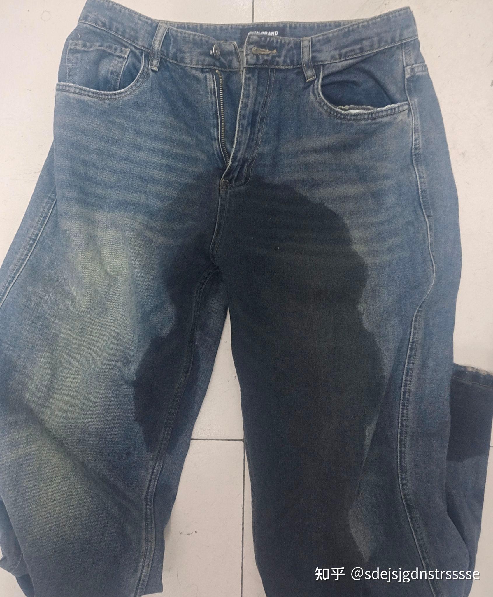 上课因为内急尿裤子是不是很丢人