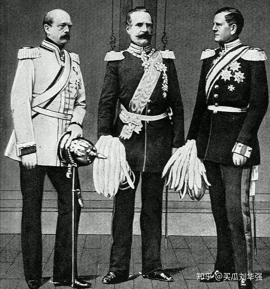 (普鲁士三杰,从左至右:宰相俾斯麦,军政部长罗恩,总参谋长毛奇)为了