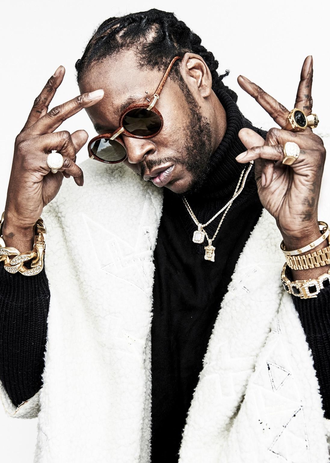 如何看待戴大金链子的装扮风格?