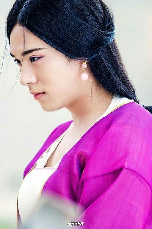 如何看陈奕在兰陵王中的表现感觉被他饰演的兰陵王秒到了讲真冯绍峰的