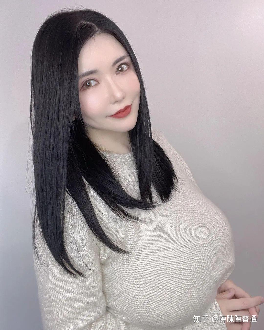 昔日“老师”化身“爱豆”组团出道，冲田杏梨再次展现「人间最强Body」 - 知乎