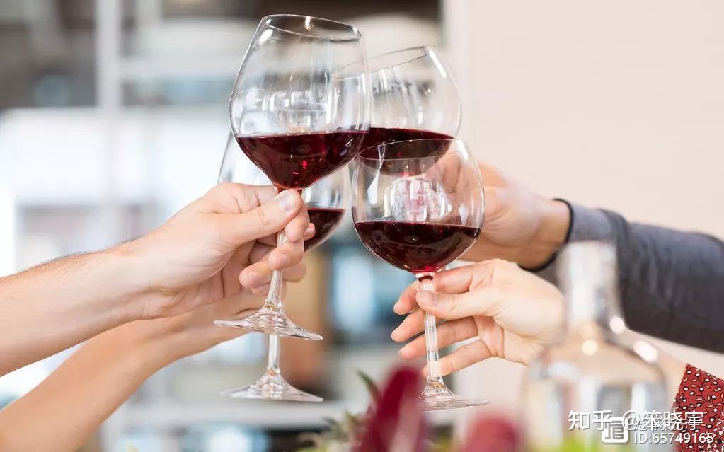 职场酒局中,给领导敬酒时有什么讲究?聪明人都懂这5点 - 知乎