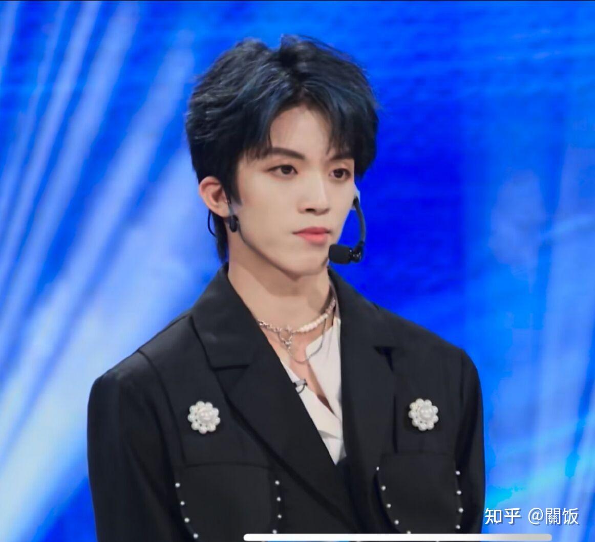 《青春有你3》孙亦航余景天同场battle,养成系vs海归,谁赢了?