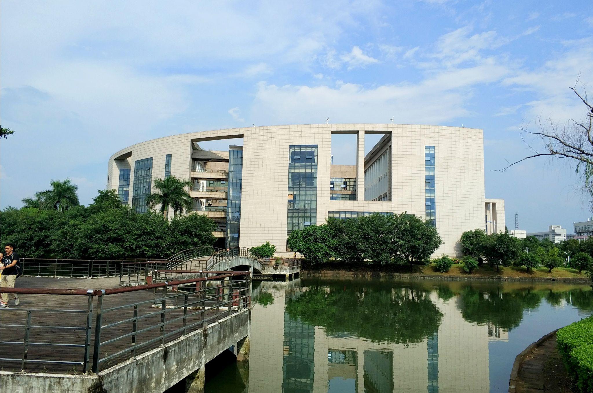 广州大学的校园环境如何? - 知乎