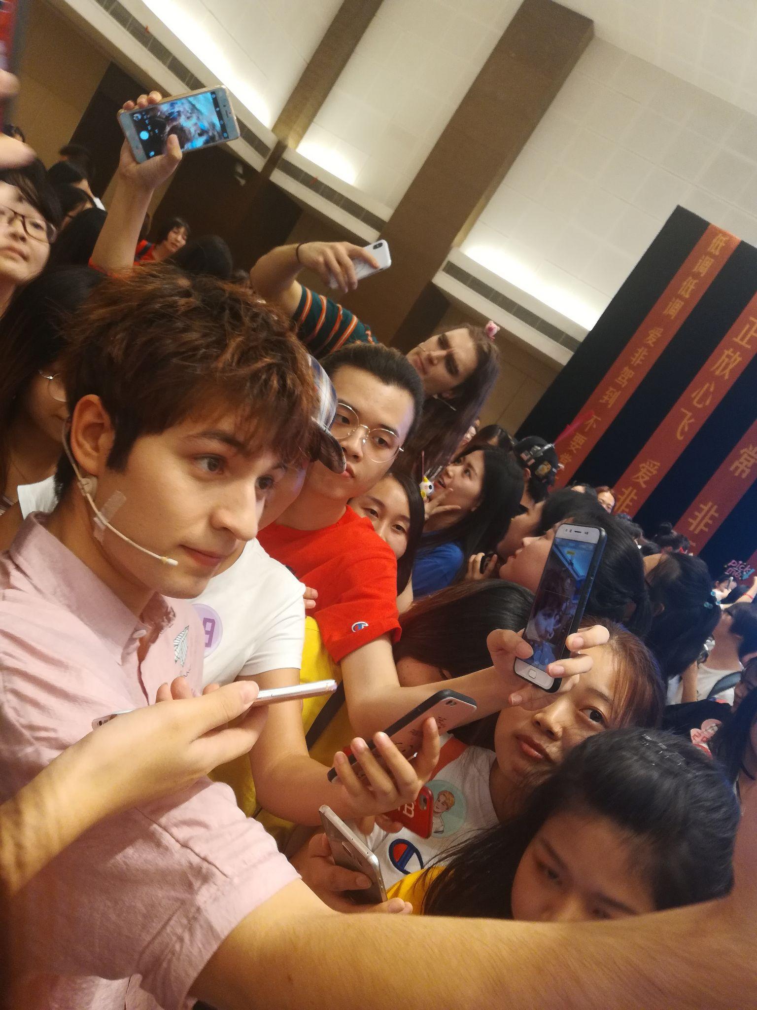 如何评价《非正式会谈》里的 dylan 钟逸伦? - 知乎