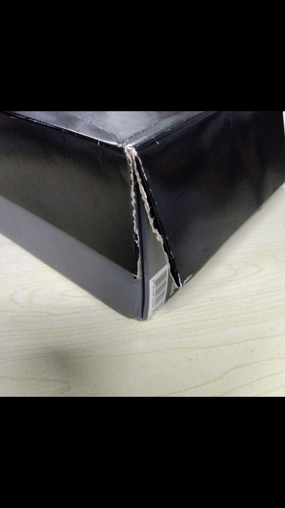 在毒上买的鞋子鞋盒有破损问题是否接受