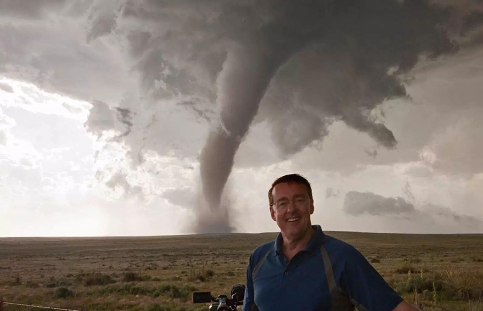 通常追风者只有20%~30%的几率能看到龙卷风,而罗杰的命中率能达到40%