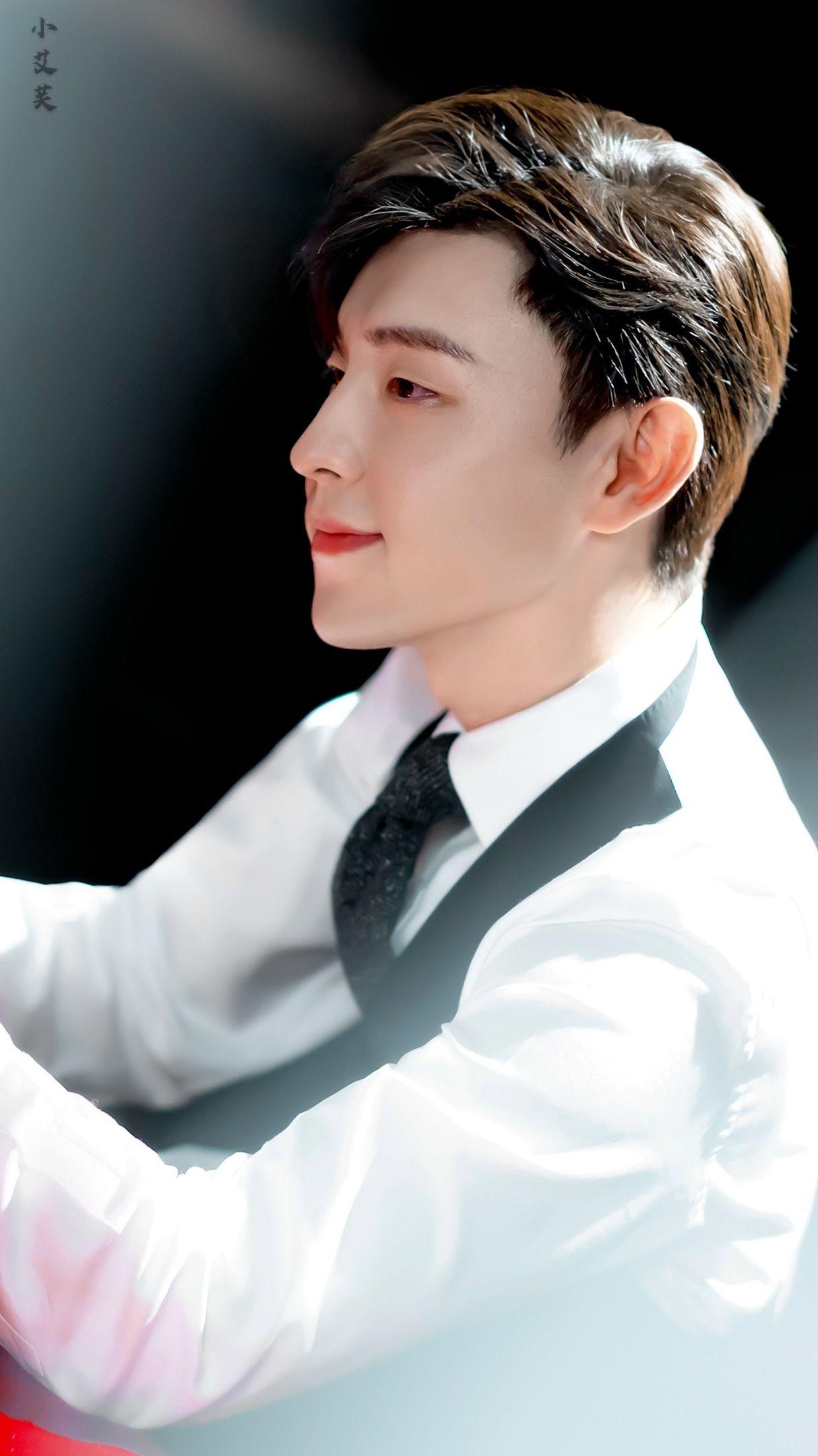 为什么邓伦笑和不笑像是两个人? - 知乎